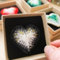 Broche au crochet Big Coeur noire