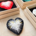 Broche au crochet Big Coeur noire