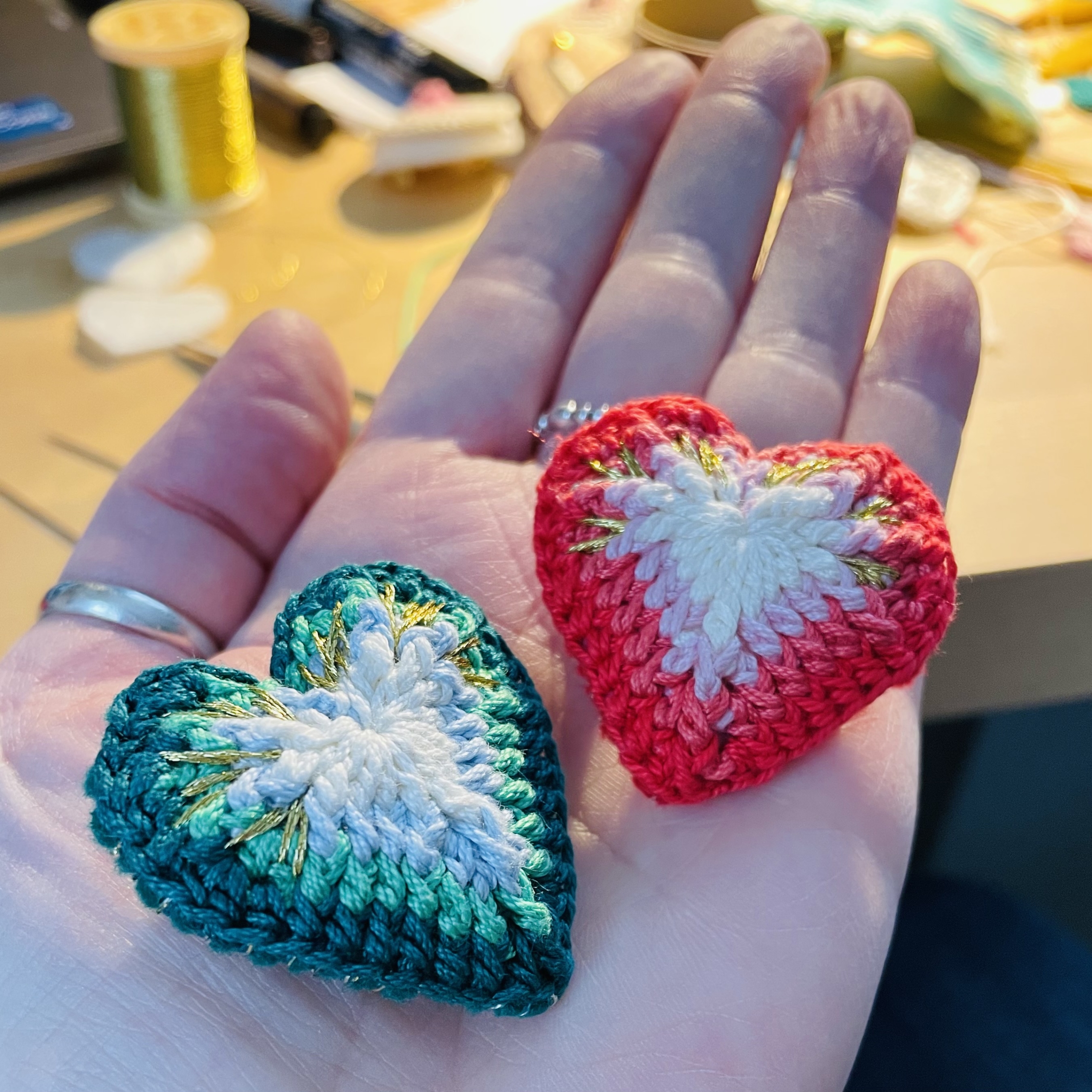 Broche au crochet Big Coeur vert canard & rouge