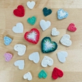 Broche au crochet Big Coeur vert canard & rouge