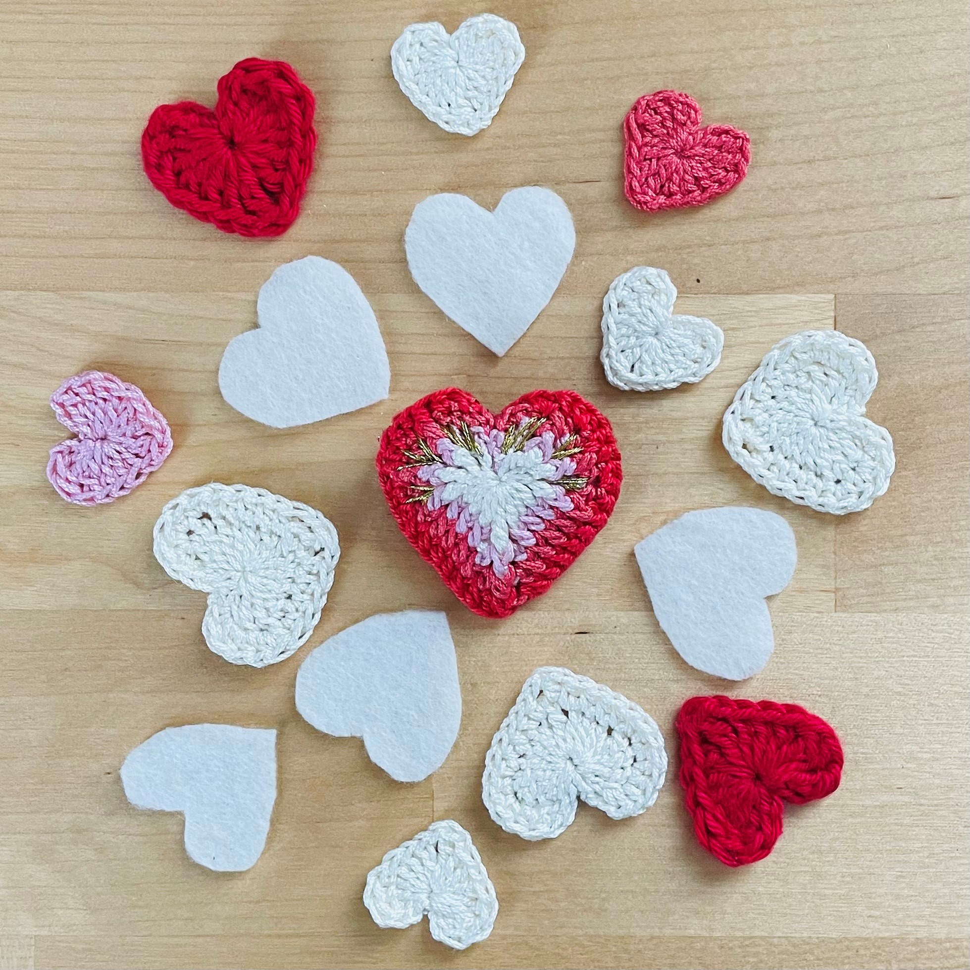 Broche au crochet Big Coeur rouge
