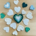Broche au crochet Big Coeur vert canard